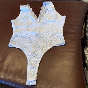 Leith white bodysuit size Small.